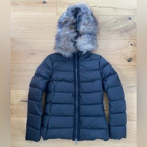 black moncler puffer jacket with fur. size 0 it's worn very little.